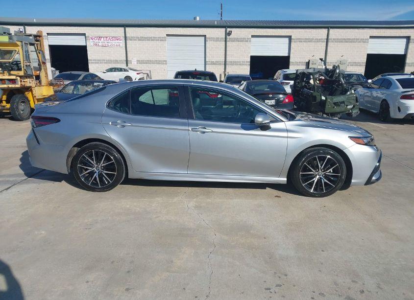 Photo 14 of 2022 Toyota Camry SE (VIN 4T1G11AK5NU643411)
