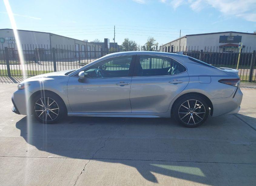 Photo 15 of 2022 Toyota Camry SE (VIN 4T1G11AK5NU643411)