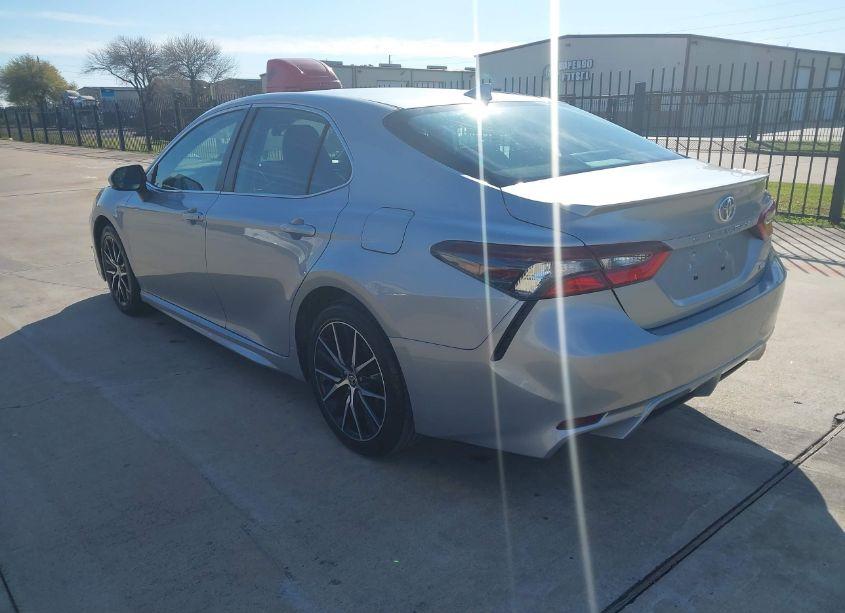 Photo 3 of 2022 Toyota Camry SE (VIN 4T1G11AK5NU643411)