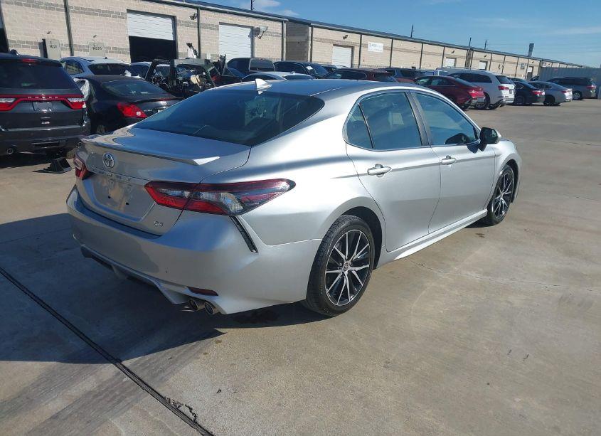 Photo 4 of 2022 Toyota Camry SE (VIN 4T1G11AK5NU643411)