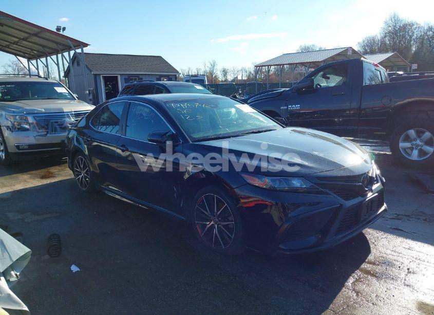 2022 Toyota Camry SE (VIN 4T1G11AK5NU657521) main photo