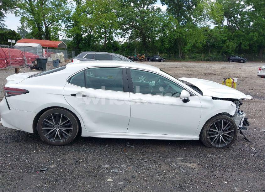 Photo 14 of 2022 Toyota Camry SE (VIN 4T1G11AK5NU672603)