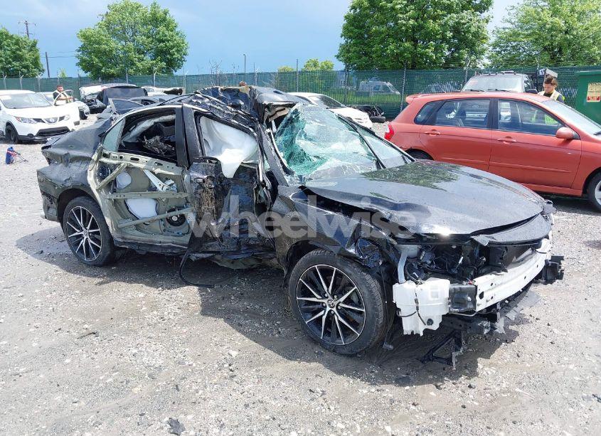 2022 Toyota Camry SE (VIN 4T1G11AK5NU680670) main photo