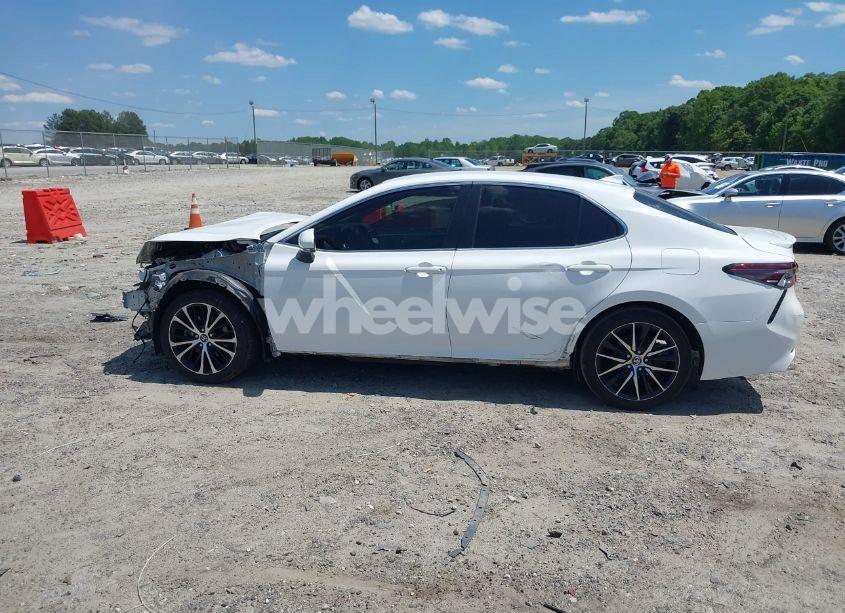 Photo 14 of 2022 Toyota Camry SE (VIN 4T1G11AK5NU683598)