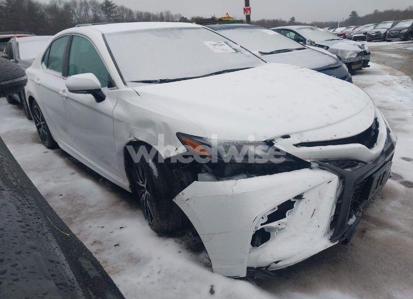 2022 Toyota Camry SE (VIN 4T1G11AK5NU686288) main photo