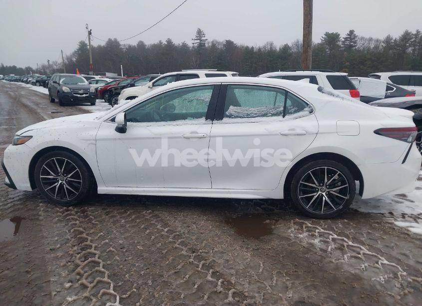 Photo 14 of 2022 Toyota Camry SE (VIN 4T1G11AK5NU686288)