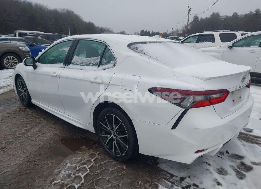 Photo 3 of 2022 Toyota Camry SE (VIN 4T1G11AK5NU686288)