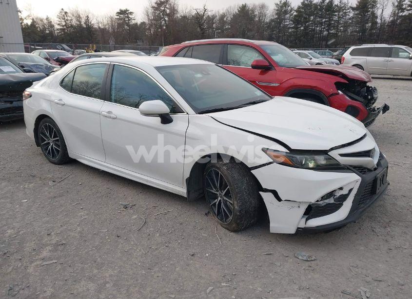 2022 Toyota Camry SE (VIN 4T1G11AK5NU702120) main photo