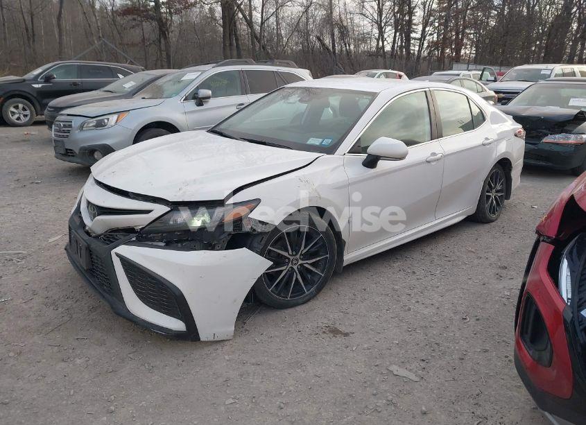 Photo 2 of 2022 Toyota Camry SE (VIN 4T1G11AK5NU702120)