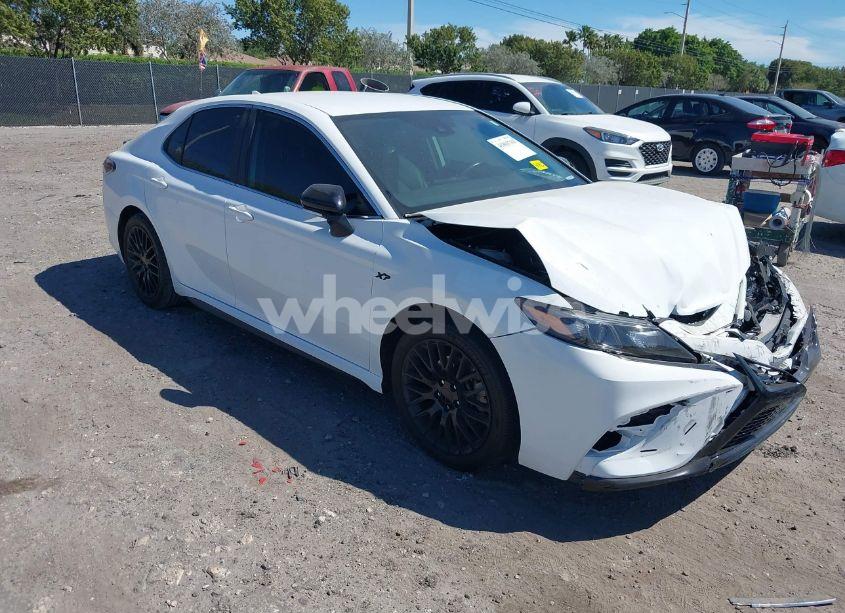2022 Toyota Camry SE (VIN 4T1G11AK5NU711402) main photo