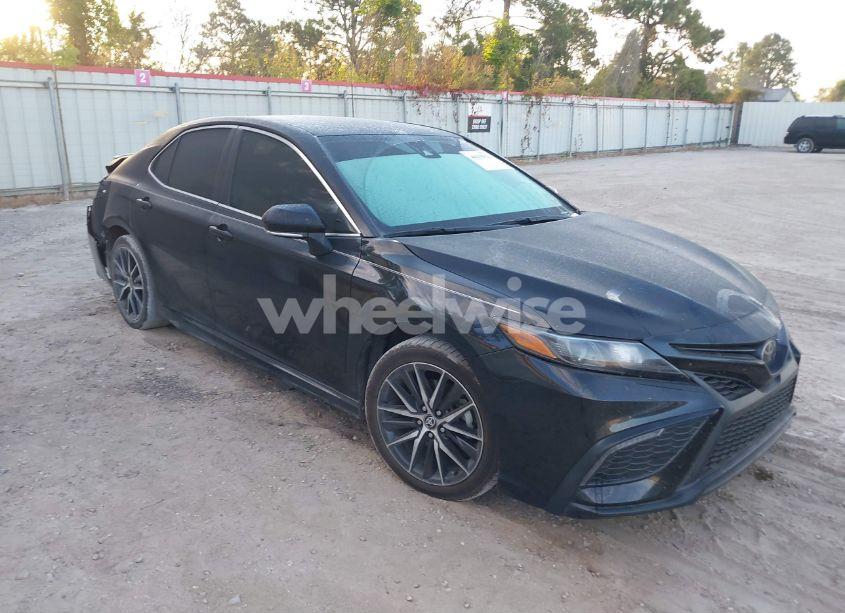 2022 Toyota Camry SE (VIN 4T1G11AK5NU713442) main photo