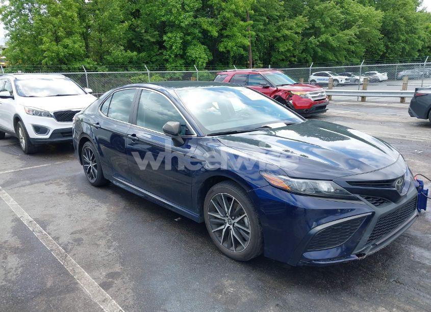 2022 Toyota Camry SE (VIN 4T1G11AK5NU716275) main photo