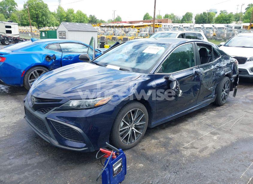 Photo 2 of 2022 Toyota Camry SE (VIN 4T1G11AK5NU716275)