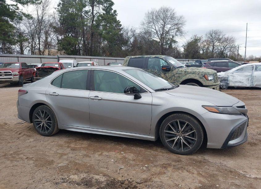 Photo 14 of 2022 Toyota Camry SE (VIN 4T1G11AK5NU716745)