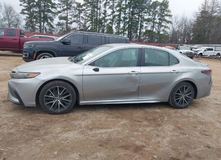 Photo 15 of 2022 Toyota Camry SE (VIN 4T1G11AK5NU716745)