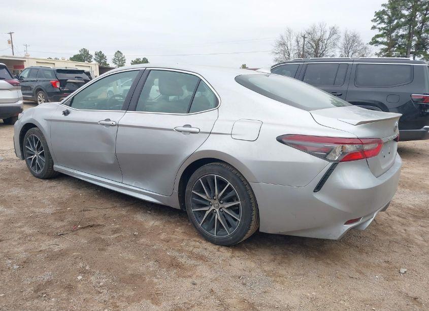 Photo 3 of 2022 Toyota Camry SE (VIN 4T1G11AK5NU716745)