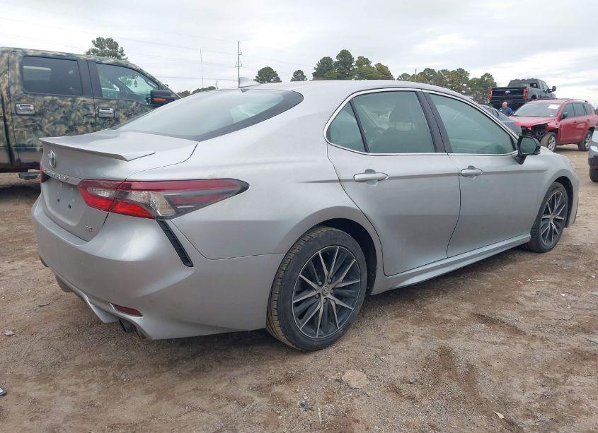 Photo 4 of 2022 Toyota Camry SE (VIN 4T1G11AK5NU716745)