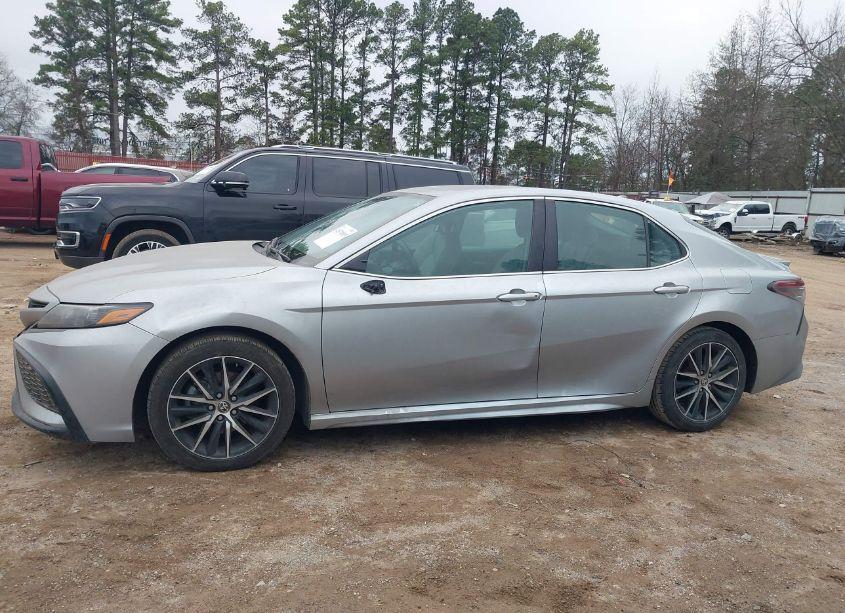 Photo 6 of 2022 Toyota Camry SE (VIN 4T1G11AK5NU716745)