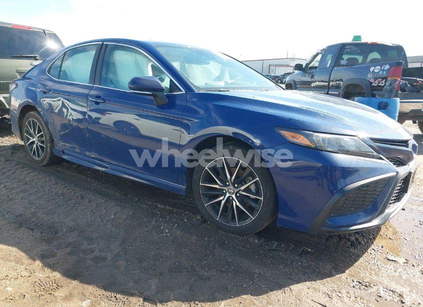 2024 Toyota Camry SE (VIN 4T1G11AK5RU193412) main photo
