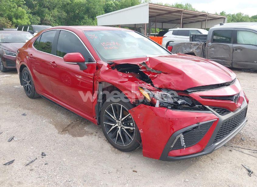 2024 Toyota Camry SE (VIN 4T1G11AK5RU205641) main photo