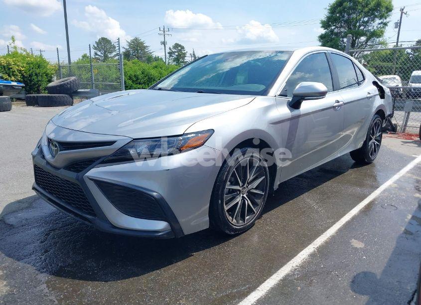 Photo 2 of 2024 Toyota Camry SE (VIN 4T1G11AK5RU213531)