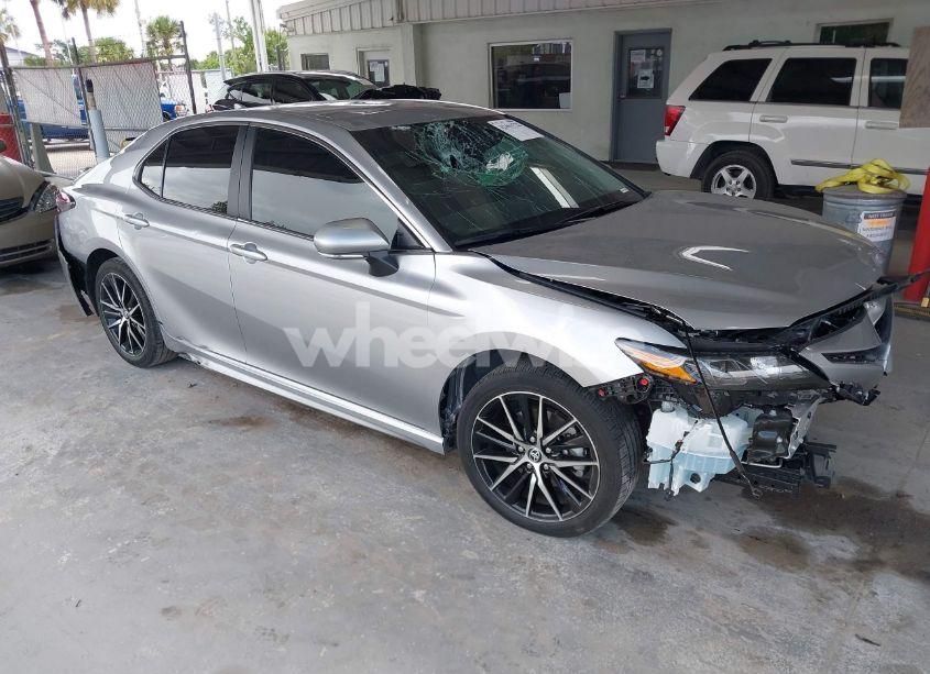 2024 Toyota Camry SE (VIN 4T1G11AK5RU850578) main photo