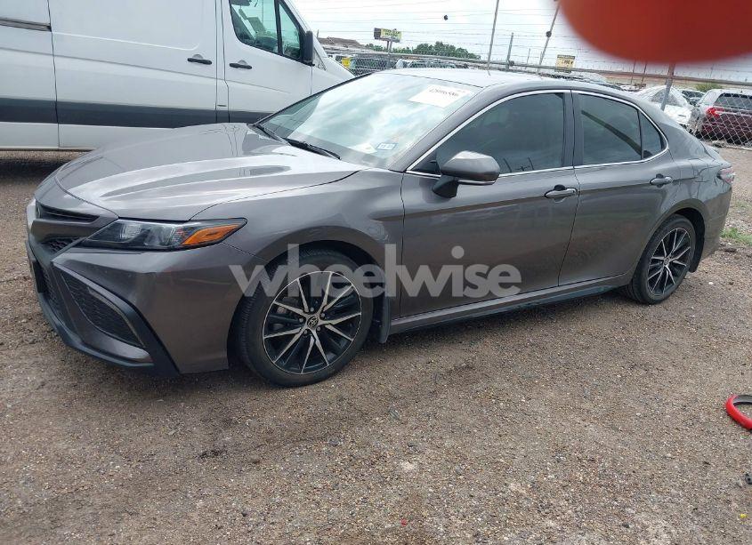 Photo 2 of 2024 Toyota Camry SE (VIN 4T1G11AK5RU882740)