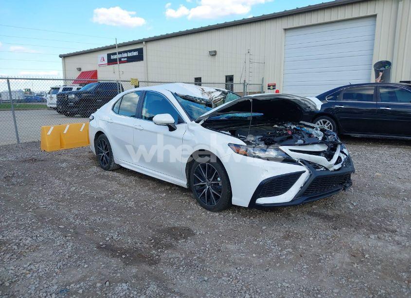 2024 Toyota Camry SE (VIN 4T1G11AK5RU886495) main photo
