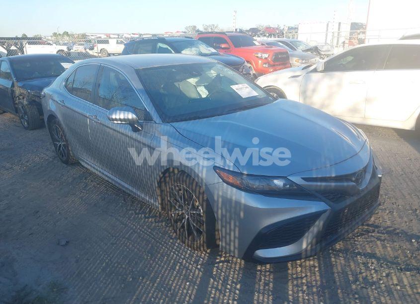 2024 Toyota Camry SE (VIN 4T1G11AK5RU892264) main photo