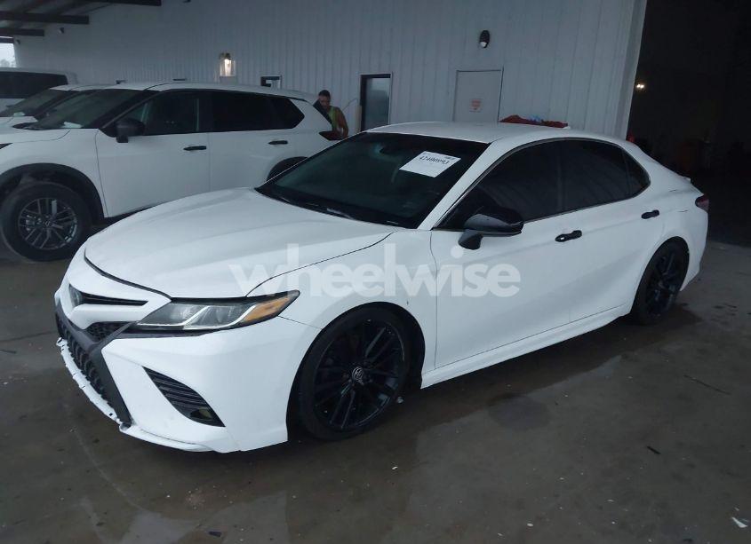 Photo 2 of 2020 Toyota Camry SE (VIN 4T1G11AK6LU310745)