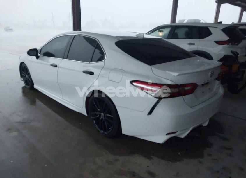 Photo 3 of 2020 Toyota Camry SE (VIN 4T1G11AK6LU310745)