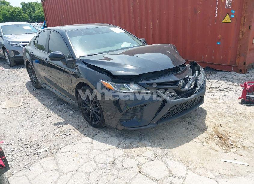 2020 Toyota Camry SE NIGHTSHADE EDITION (VIN 4T1G11AK6LU311393) main photo