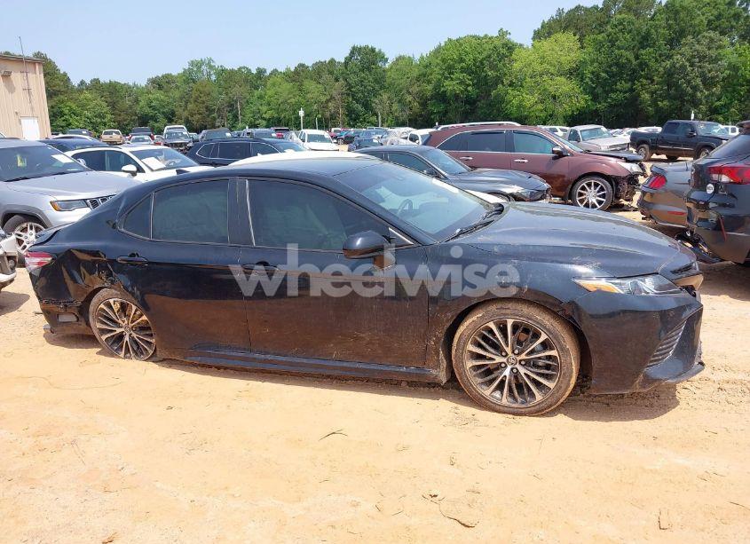 Photo 13 of 2020 Toyota Camry SE (VIN 4T1G11AK6LU328856)