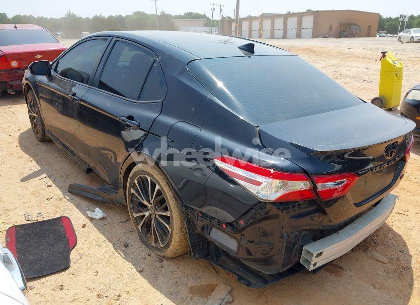 Photo 3 of 2020 Toyota Camry SE (VIN 4T1G11AK6LU328856)