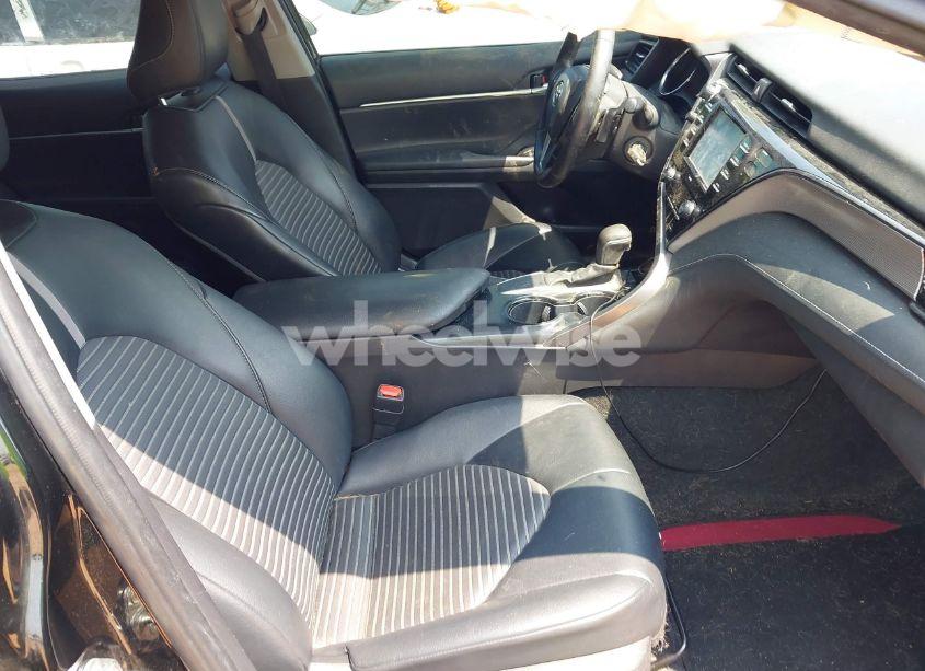 Photo 5 of 2020 Toyota Camry SE (VIN 4T1G11AK6LU328856)