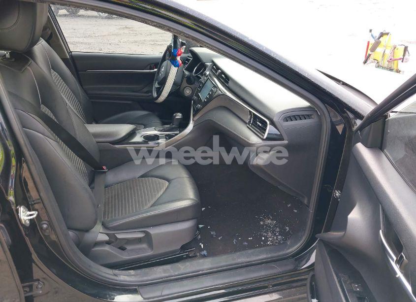 Photo 5 of 2020 Toyota Camry SE NIGHTSHADE EDITION (VIN 4T1G11AK6LU401398)