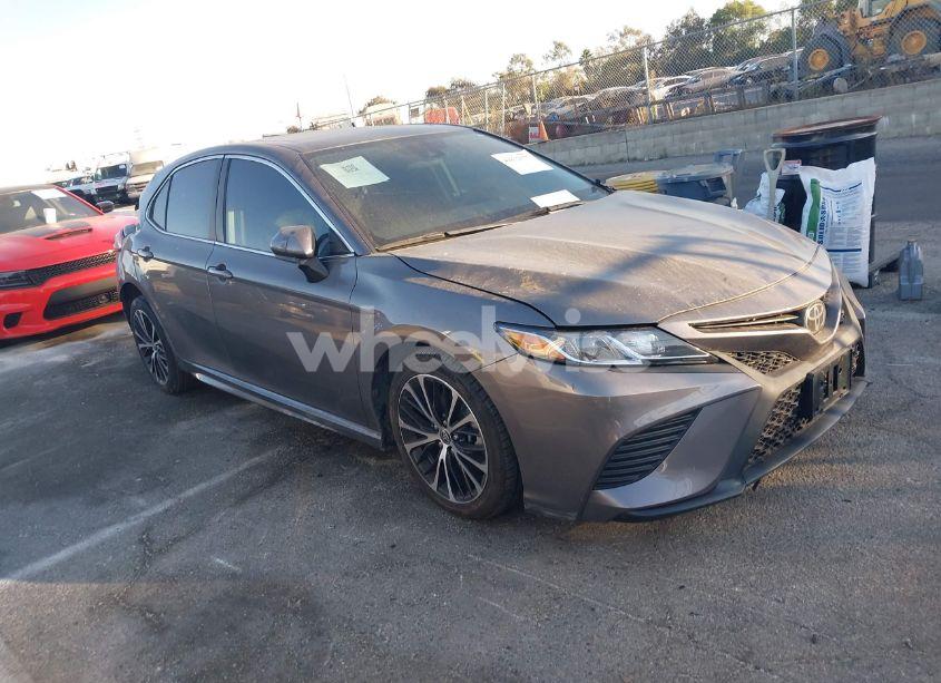 2020 Toyota Camry SE (VIN 4T1G11AK6LU503218) main photo