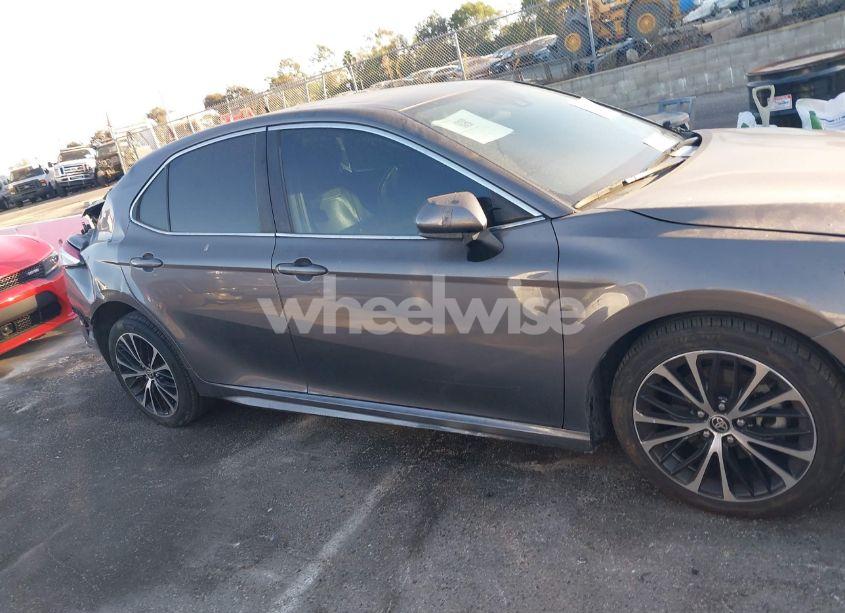 Photo 13 of 2020 Toyota Camry SE (VIN 4T1G11AK6LU503218)