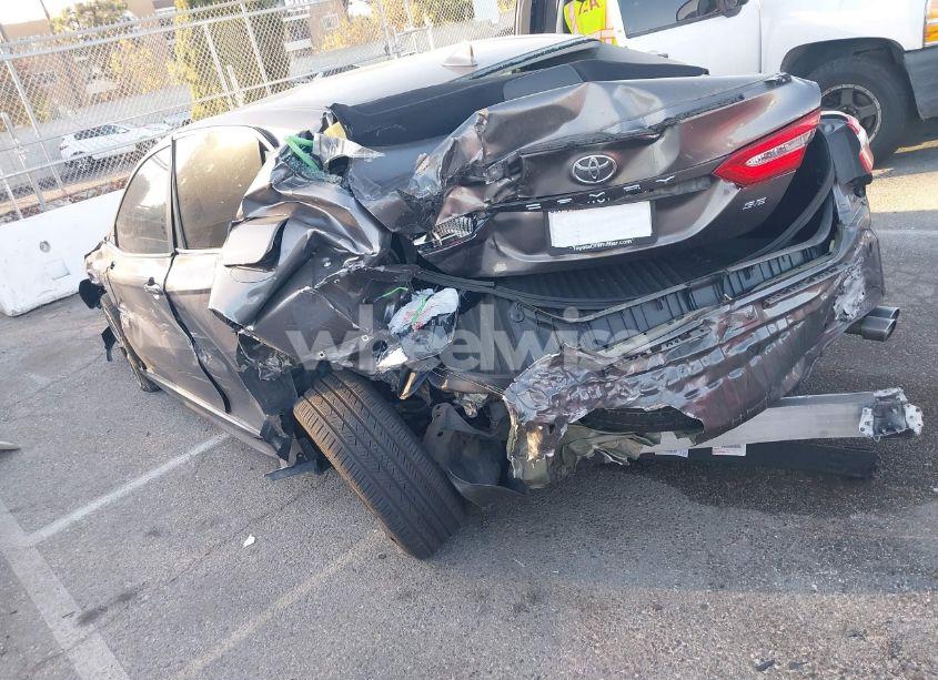 Photo 3 of 2020 Toyota Camry SE (VIN 4T1G11AK6LU503218)