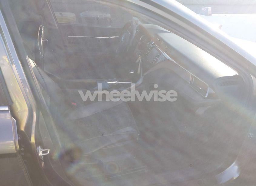 Photo 5 of 2020 Toyota Camry SE (VIN 4T1G11AK6LU503218)