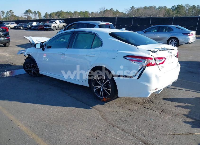 Photo 3 of 2020 Toyota Camry SE (VIN 4T1G11AK6LU864044)