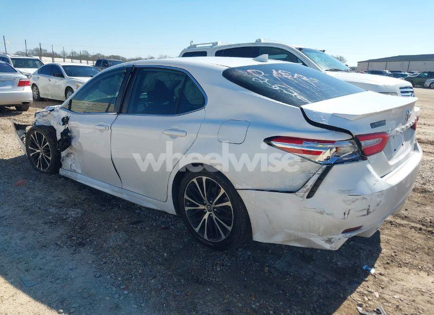 Photo 3 of 2020 Toyota Camry SE (VIN 4T1G11AK6LU886903)