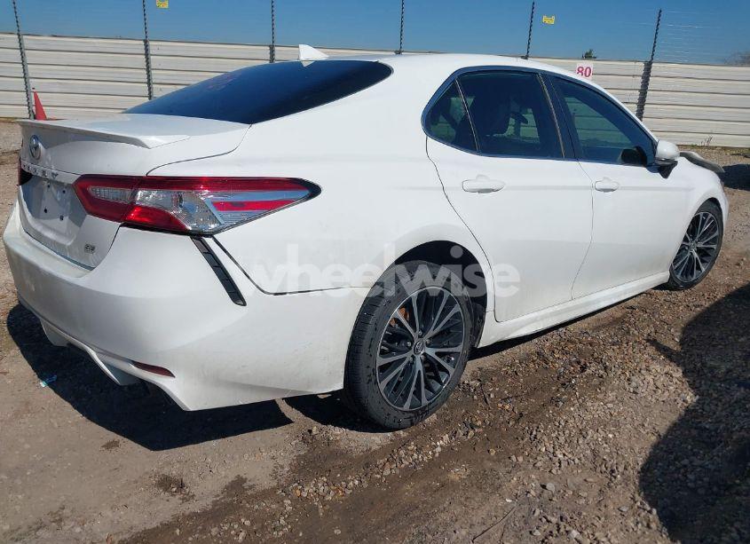 Photo 4 of 2020 Toyota Camry SE (VIN 4T1G11AK6LU886903)