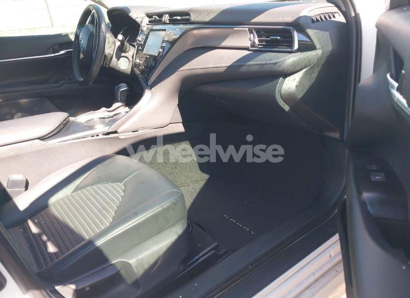 Photo 5 of 2020 Toyota Camry SE (VIN 4T1G11AK6LU886903)