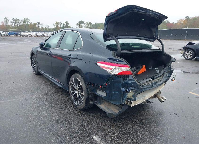 Photo 3 of 2020 Toyota Camry SE (VIN 4T1G11AK6LU911525)