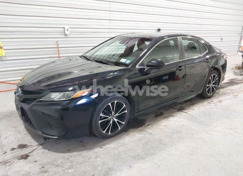 Photo 2 of 2020 Toyota Camry SE/SE NIGHT SHADE (VIN 4T1G11AK6LU916580)