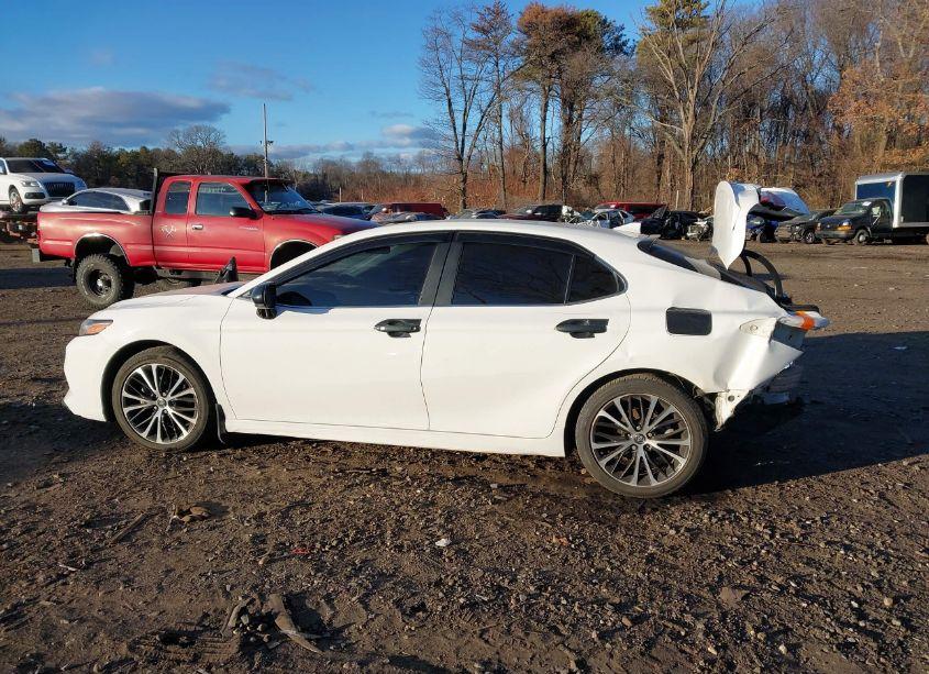 Photo 14 of 2020 Toyota Camry SE (VIN 4T1G11AK6LU921486)