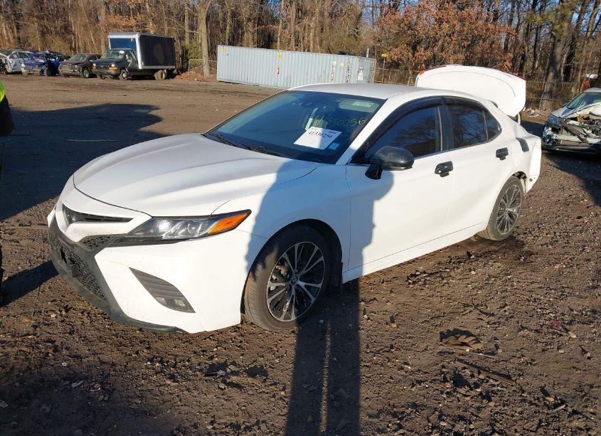 Photo 2 of 2020 Toyota Camry SE (VIN 4T1G11AK6LU921486)