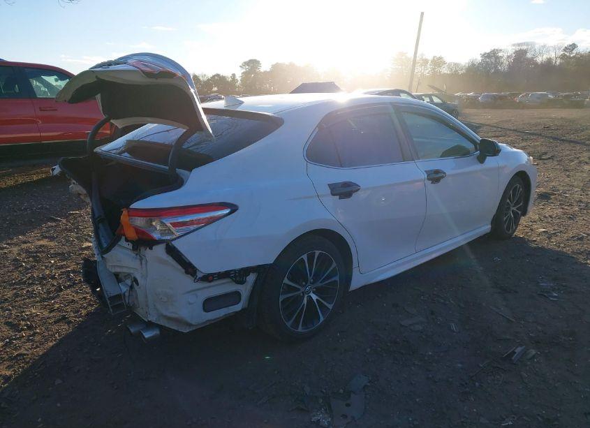 Photo 4 of 2020 Toyota Camry SE (VIN 4T1G11AK6LU921486)