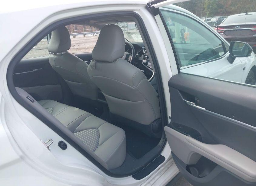 Photo 8 of 2020 Toyota Camry SE (VIN 4T1G11AK6LU932472)